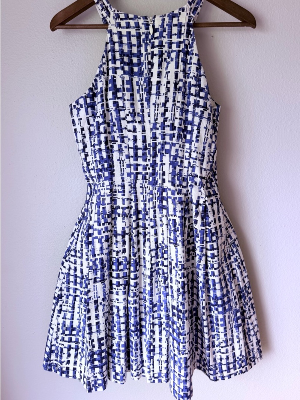 Guess White and Navy Geometric Halter Mini Skater Dress women’s size 6